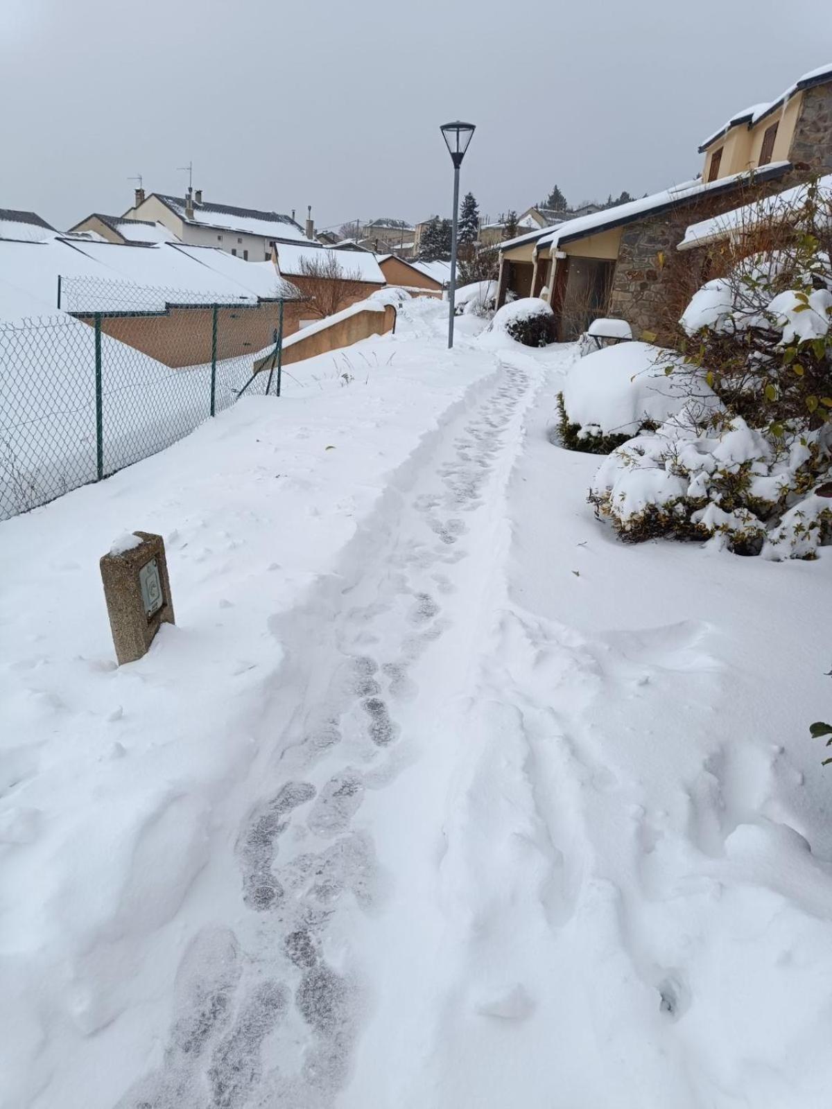 Les Fontanilles Odeillo Chalet 60 Wifi & Parking Gratuit Expose Plein Sud & Plein Pied , Draps & Serviettes De Toilettes Non Inclus, Sabanas Y Toallas No Incluidos Font-Romeu-Odeillo-Via Exterior foto